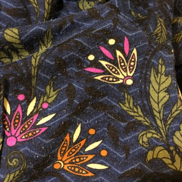 Lularoe Carly - Picture 2 of 5